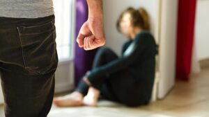 В Днепре мужчина избил и пытался утопить свою сожительницу