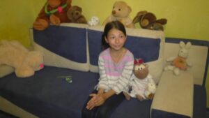 нож