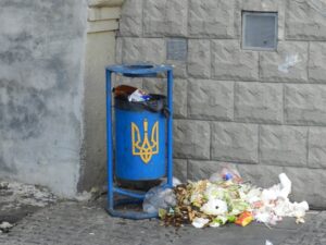 урна с гербом в Днепре, фото http://dv-gazeta.info