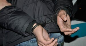 вор в наручниках, фото http://khmelnytsky.com.ua