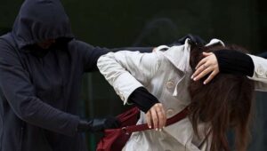 ограбить девушку, фото из открытых источников