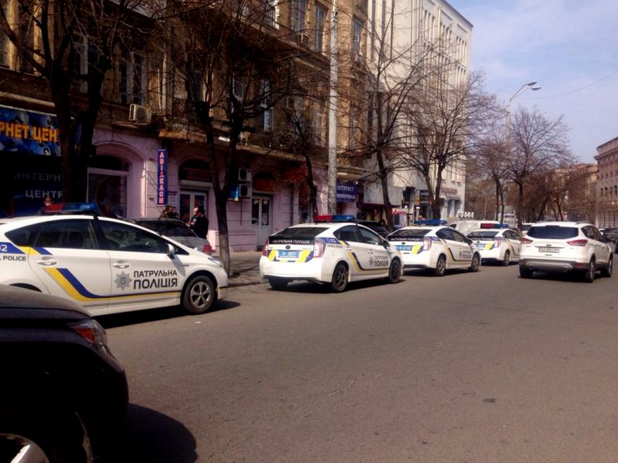 фото https://informator.dp.ua, ограбление девушки на автомобиле в Днепре