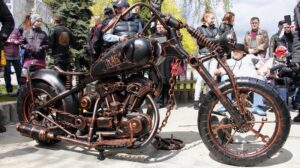 скульптура кованого мотоцикла