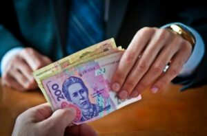 взятка, фото из открытых источников