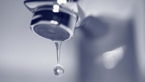 вода