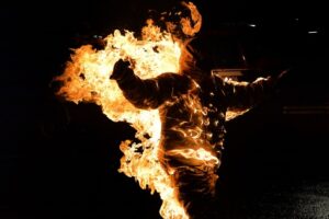weltrekordversuch-mglichst-langes-aushalten-im-vollkrperbrand-ohne-knstlichen-sauerstoff-tdtling_1385277293673212_v0_l