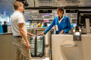 Отпуск за границей или в Украине: куда днепряне собираются на отдых