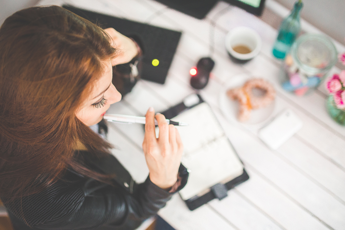 woman-hand-desk-office-1