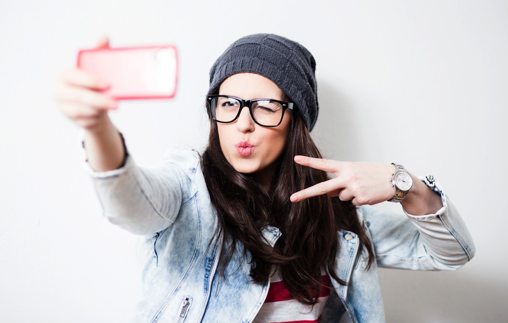 woman-taking-selfie