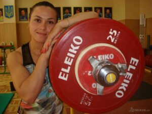 Украинскую спортсменку засыпали деньгами