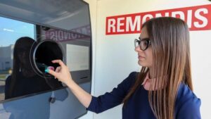 В Украине установят автоматы, которые будут “покупать” мусор
