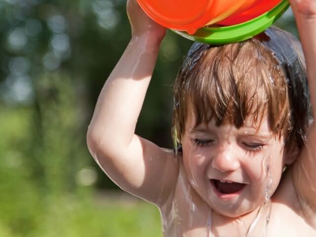 закалять новорожденных детей