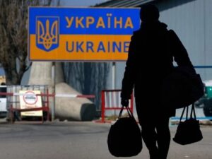 Кабмин решил регулировать услуги по трудоустройству за рубежом