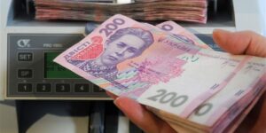 Минимальную зарплату поднимут уже в январе