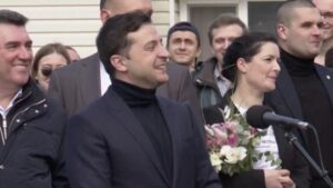 Зеленский поздравил украинца в &quot;Новых Санжарах&quot; с Днем рождения