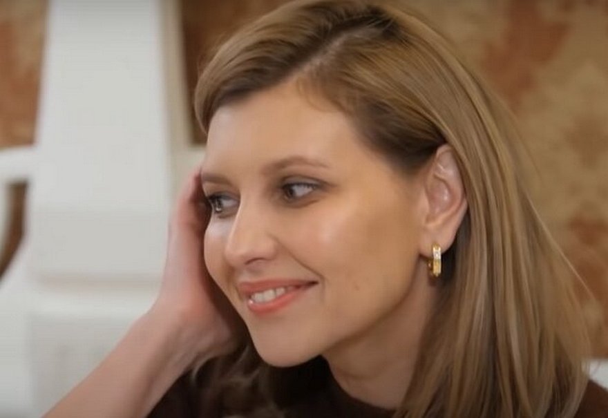 Елена Зеленская в Турции показала два изящных образа