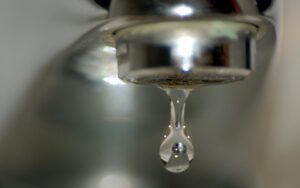 вода