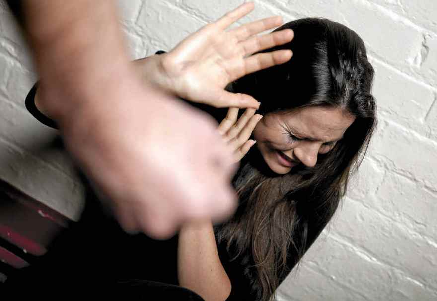 избить женщину, фото из открытых источников