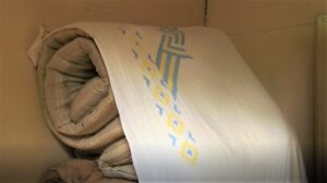 В больнице Днепра люди умирают на засаленных матрасах