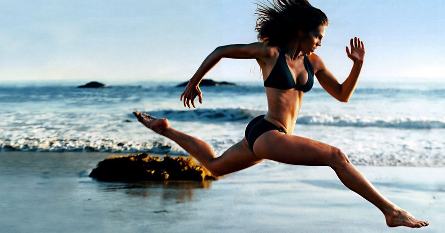 женщина бежит, фото из открытых источников