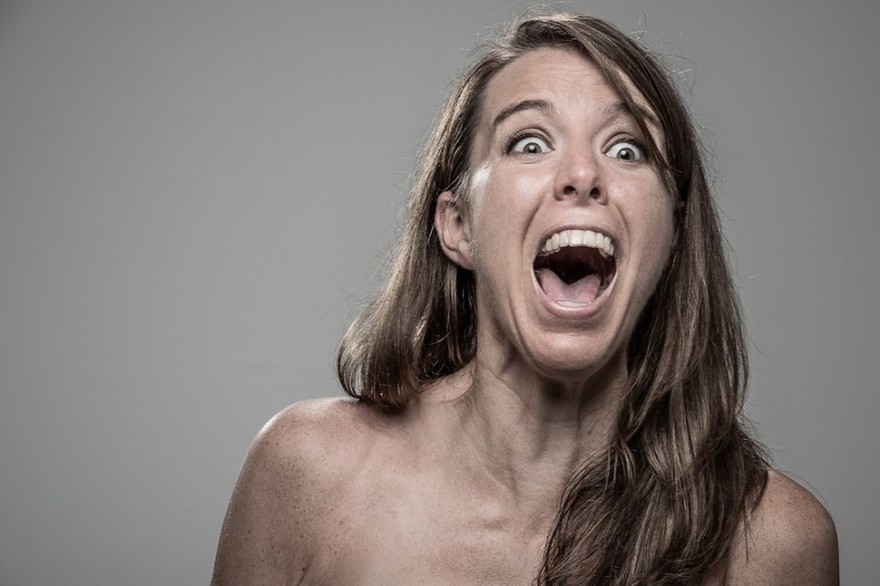 женщина неадекватная, фото из открытых источников