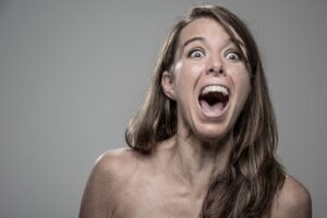 женщина смотрит порно