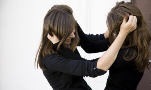 женщины дерутся, фото из открытых источников