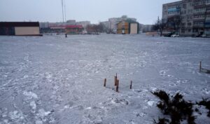 Город на Днепропетровщине утопает в черном снегу (Фото)