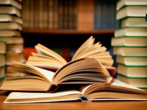 В Украину запретили ввозить книги Булгакова и Акунина