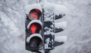 В Днепре из-за непогоды на нескольких улицах не работают светофоры (Адреса)