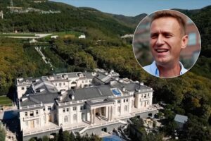 Аквадискотека, казино и столик за два миллиона: Навальный показал дворец Путина