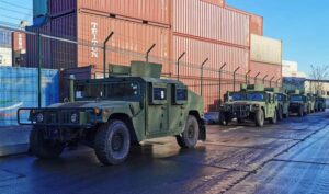 В Украину прибыла очередная партия бронированных Hummer