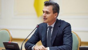 Кабмин назначил телеведущего на должность губернатора