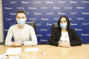 40 тыс. школьников Днепра уже получили новые ученические билеты