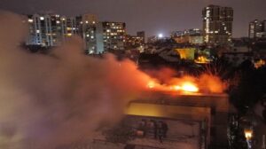 В Одессе загорелся отель: есть погибший (Фото, видео)