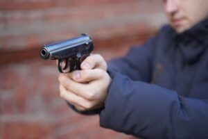 Стрелял в голову: полиция разыскивает совершившего покушение на убийство никопольчанина