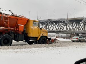 снег