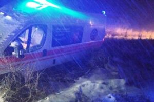 В Харьковской области скорая помощь слетела в кювет