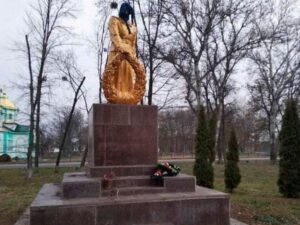 В двух городах Украины осквернили памятник погибшим во Второй мировой