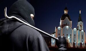 На Днепропетровщине в Рождество мужчина разворовал православный храм