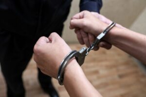 Под Киевом задержали мужчину за кражу более 300 тысяч и поджог почты