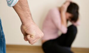 Связал и ограбил: под Винницей мужчина ворвался в дом и издевался на 21-летней девушкой