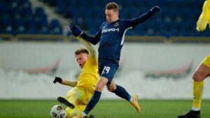 Днепр-1 выиграл и покинул зону вылета