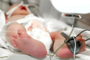 В Днепре отец случайно наступил на новорождённого: ребенок в реанимации