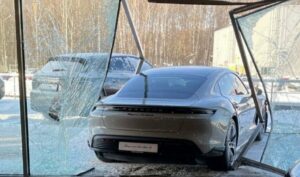 Бабушка-гонщица показала, как проходит гоночный трек на Porsche 911 GT3 RS (видео)