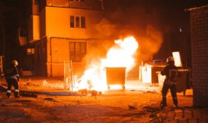 В Днепре на ж/м Тополь вандалы массово жгли мусорные баки