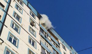 В Каменском вспыхнул пожар на балконе в многоэтажке (фото)