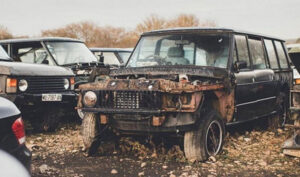 Огромное кладбище внедорожников Range Rover показали на фото