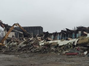 В Кривом Роге в ходе реконструкции снесли стадион «Металлург» (Фото)
