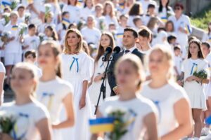 Елена Зеленская вышла в свет в лаконичном стильном наряде (фото)